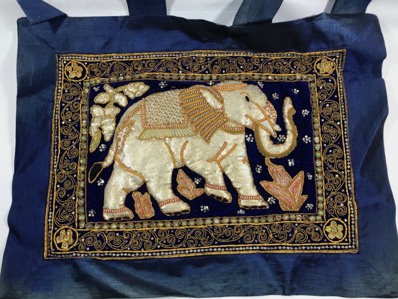 Wandkleed embroiderd olifant 70cm